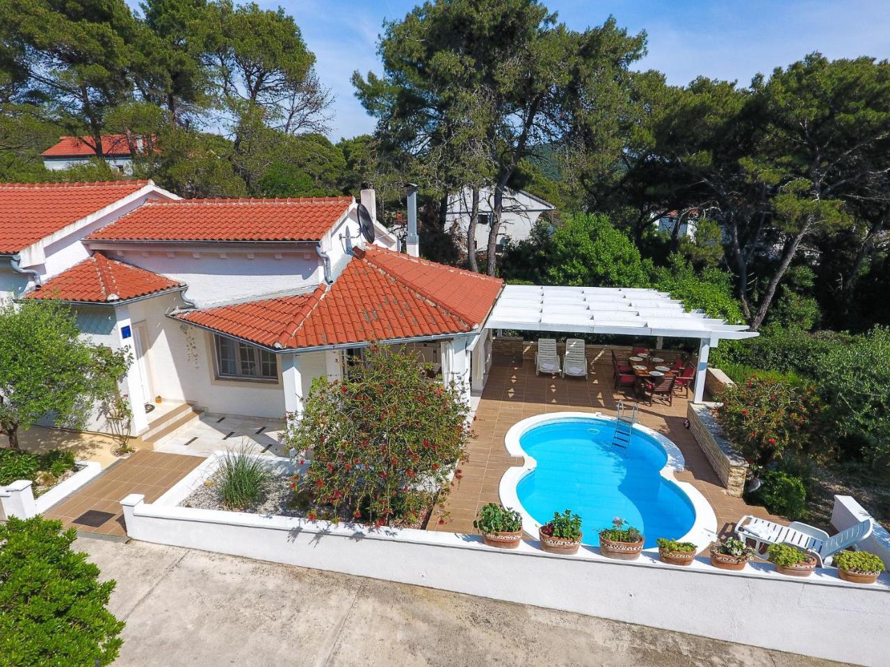 Spacious Holiday Home In Molat With Pool Brgulje Exterior foto